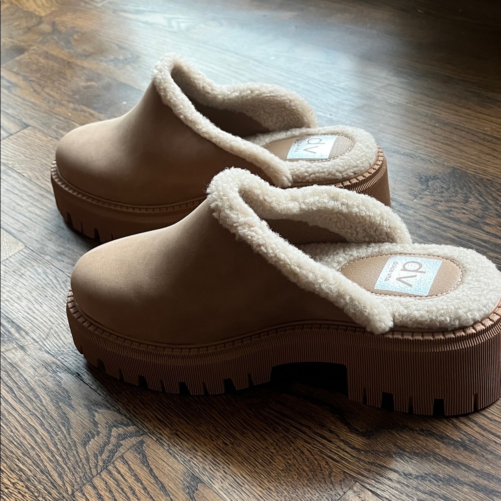 DV by Dolce Vita Tan Faux-Shearling Mule Clogs - Picture 3 of 3